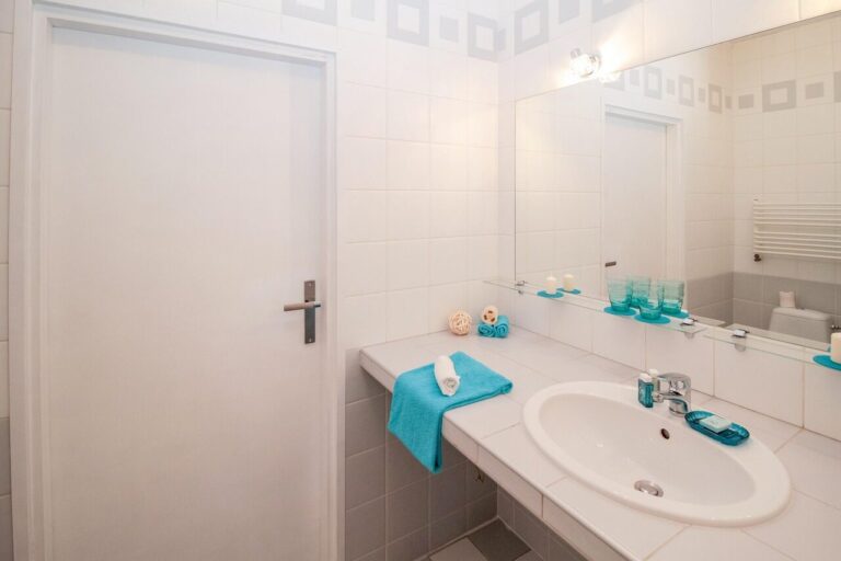 bathroom, washbasin, mirror, apartment, room, house, residential interior, interior design, decoration, comfortable apartment, the scenery, bathroom, bathroom, bathroom, bathroom, bathroom